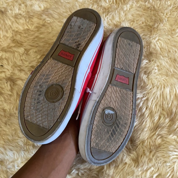 Red Low Cut Levi’s Sneakers - Picture 8 of 9